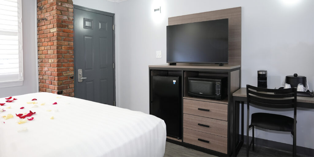 Commack Inn – The Best Hotel Offering Spacious Rooms & Suites in Commack, NY
