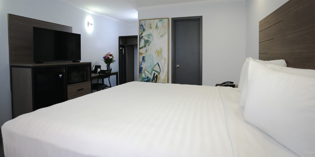 Best Family Hotel Rooms in Commack NY